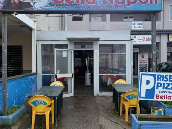 negozio in vendita a Giugliano in Campania in zona Varcaturo