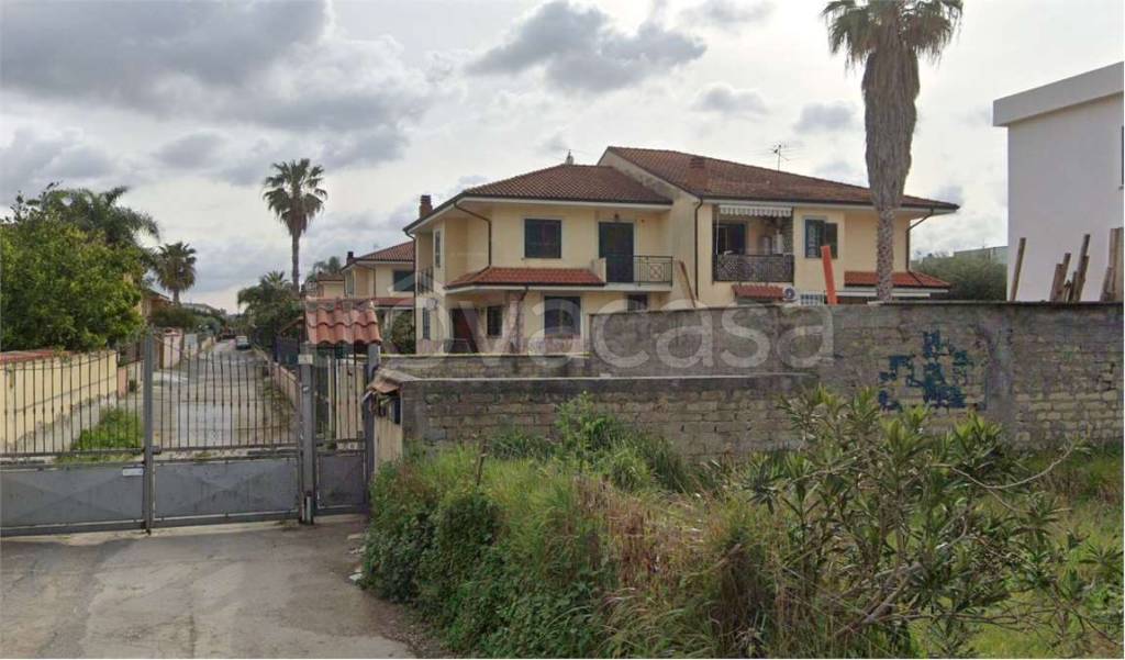 casa indipendente in vendita a Giugliano in Campania in zona Varcaturo