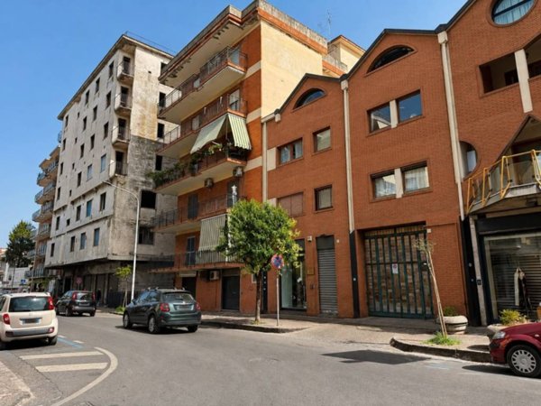 negozio in vendita a Giugliano in Campania