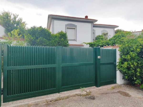casa indipendente in vendita a Giugliano in Campania in zona Lago Patria