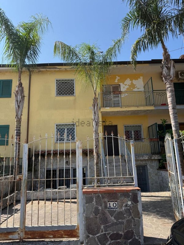casa indipendente in vendita a Giugliano in Campania in zona Varcaturo