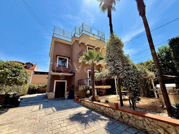casa indipendente in vendita a Giugliano in Campania