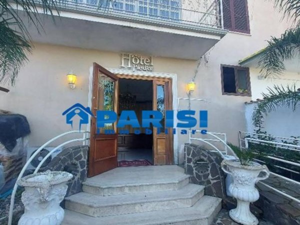 intera palazzina in vendita a Giugliano in Campania in zona Ponte Riccio