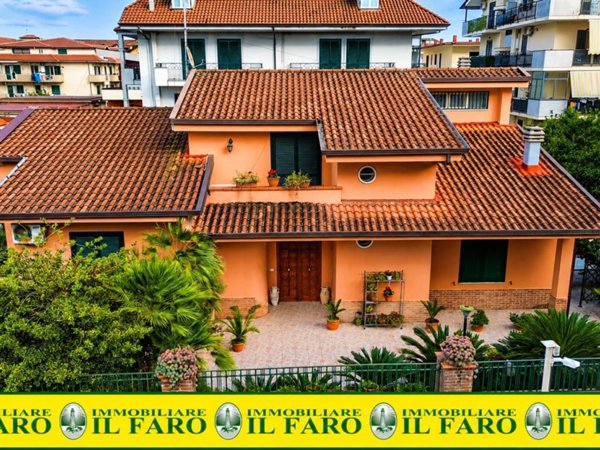 casa indipendente in vendita a Giugliano in Campania