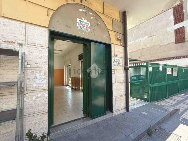locale commerciale in vendita a Giugliano in Campania