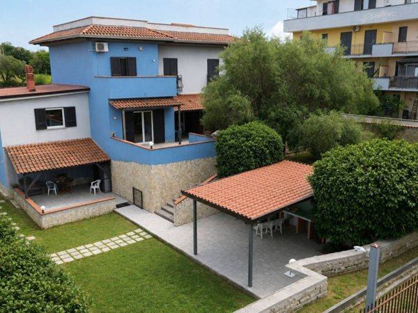 casa indipendente in vendita a Giugliano in Campania
