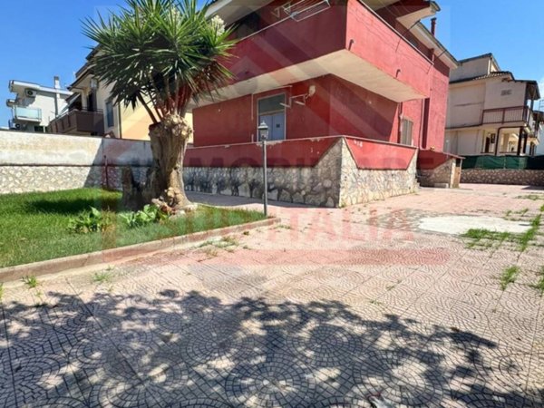 casa indipendente in vendita a Giugliano in Campania in zona Lago Patria