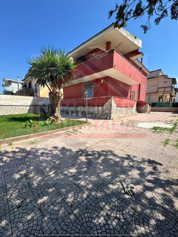 casa indipendente in vendita a Giugliano in Campania in zona Lago Patria