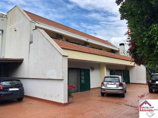 casa indipendente in vendita a Giugliano in Campania in zona Lago Patria