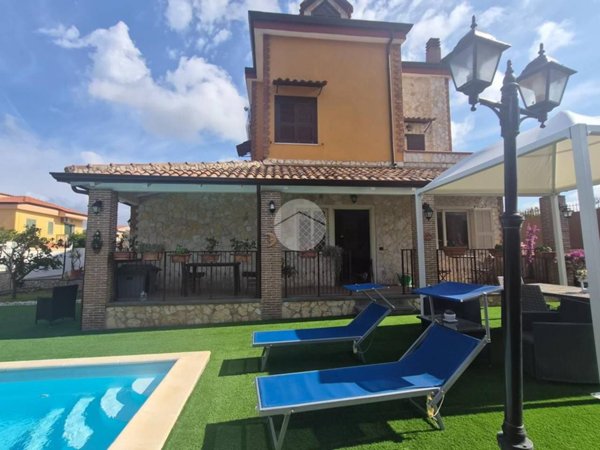 casa indipendente in vendita a Giugliano in Campania