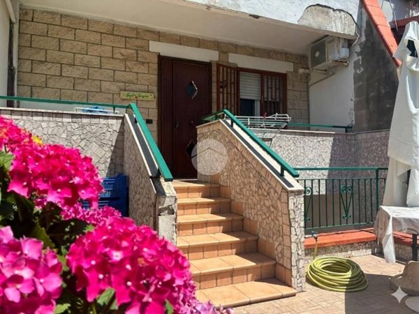 casa indipendente in vendita a Giugliano in Campania in zona Varcaturo