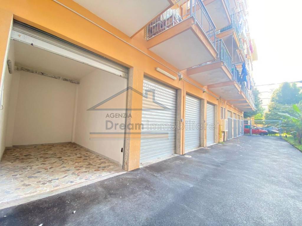box auto in vendita a Giugliano in Campania