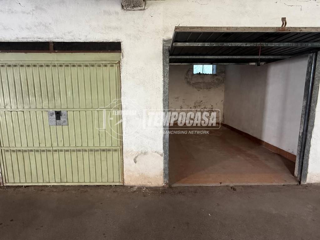 box auto in vendita a Giugliano in Campania