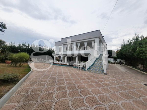 casa indipendente in vendita a Giugliano in Campania in zona Varcaturo