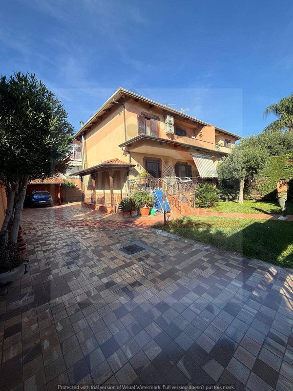 casa indipendente in vendita a Giugliano in Campania in zona Varcaturo