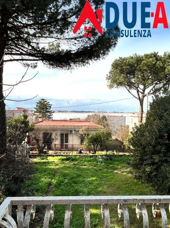 casa indipendente in vendita a Giugliano in Campania in zona Lago Patria