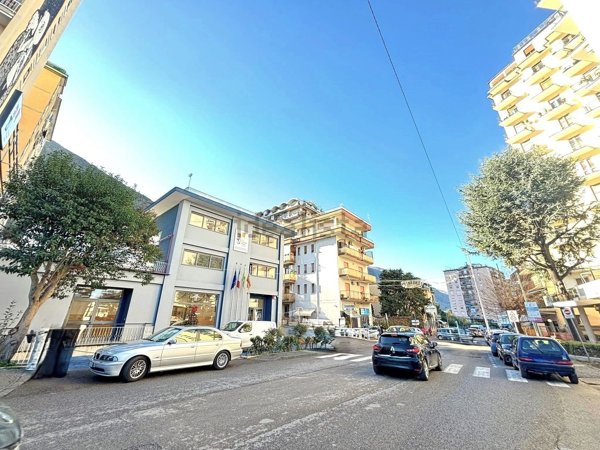 locale commerciale in vendita a Gragnano