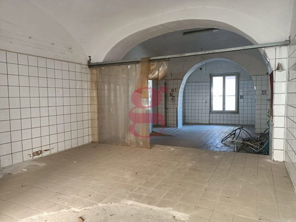 locale commerciale in vendita a Gragnano