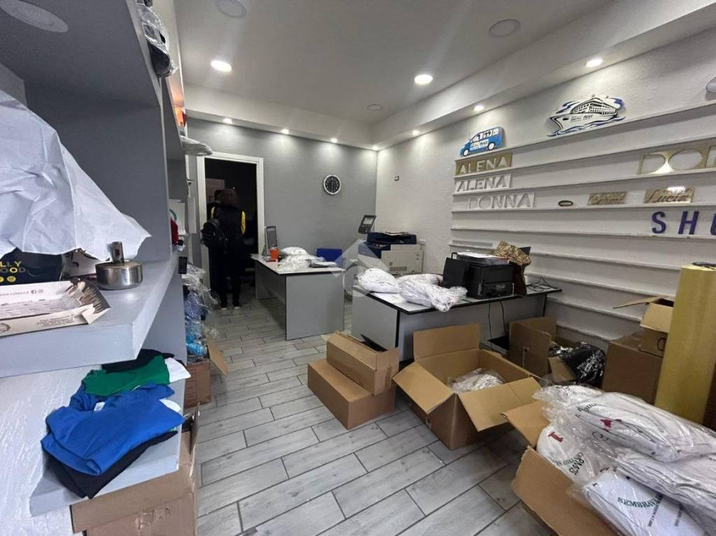 locale commerciale in vendita a Grumo Nevano