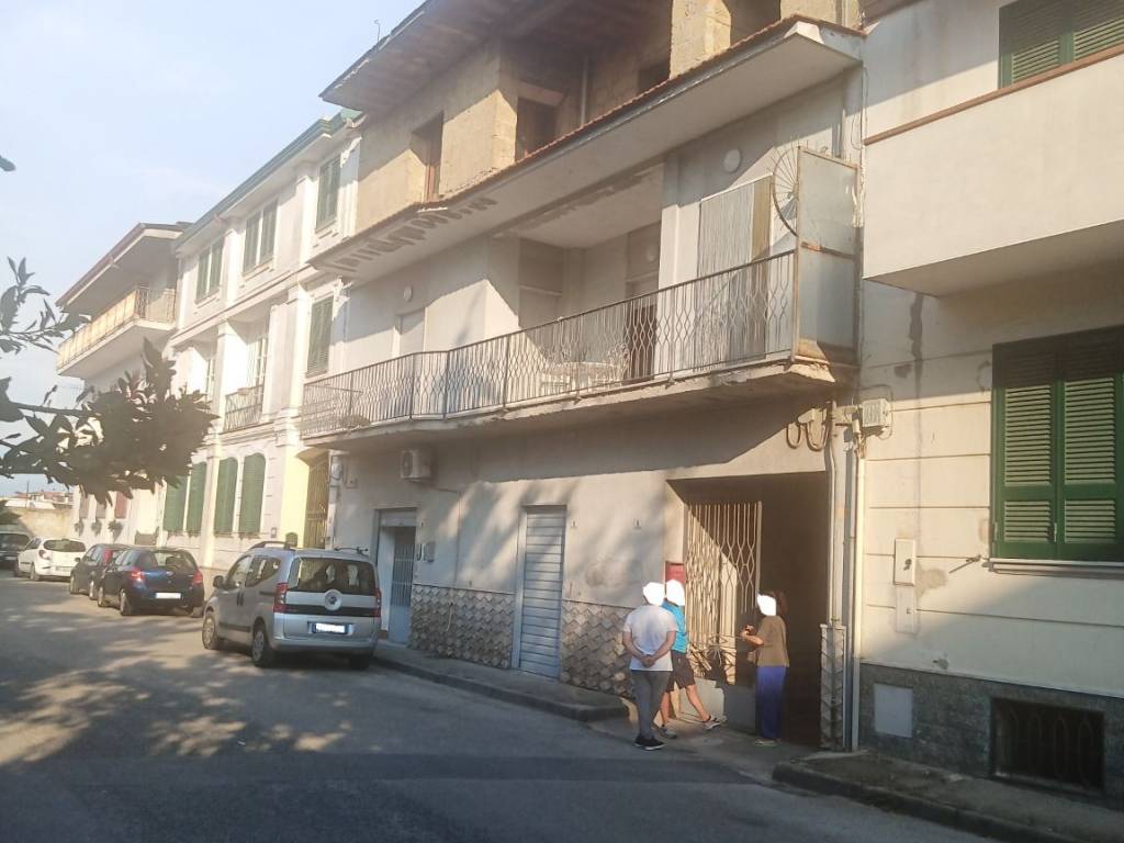 intera palazzina in vendita a Grumo Nevano