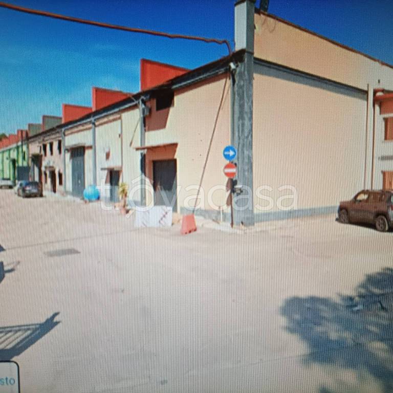 locale commerciale in vendita a Grumo Nevano