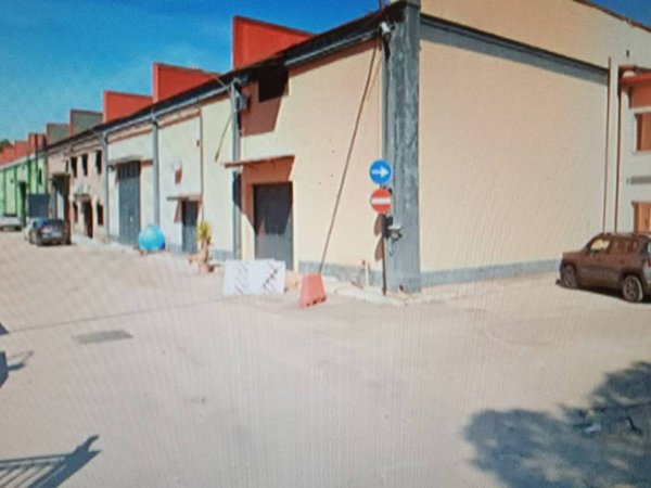 locale commerciale in vendita a Grumo Nevano