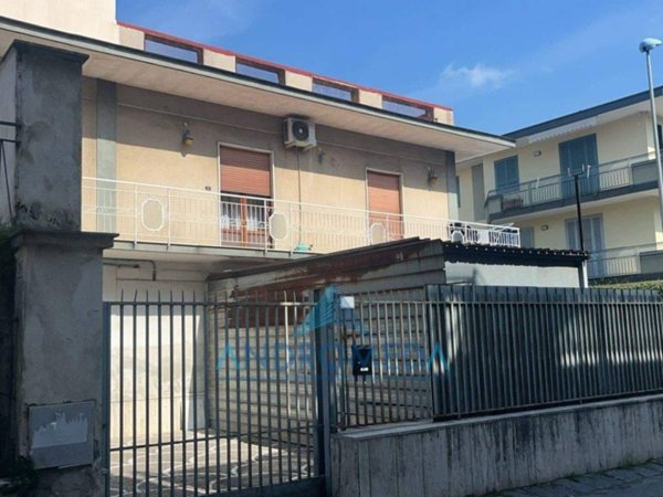 intera palazzina in vendita a Grumo Nevano