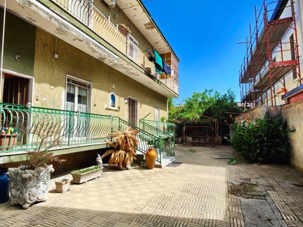 intera palazzina in vendita a Grumo Nevano