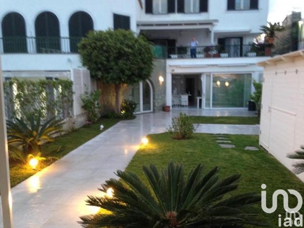 casa indipendente in vendita ad Ischia