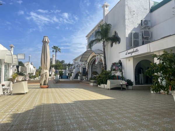 locale commerciale in vendita ad Ischia