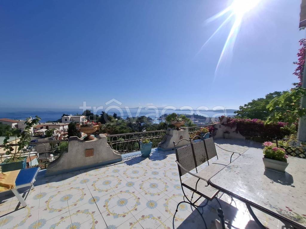casa indipendente in vendita ad Ischia
