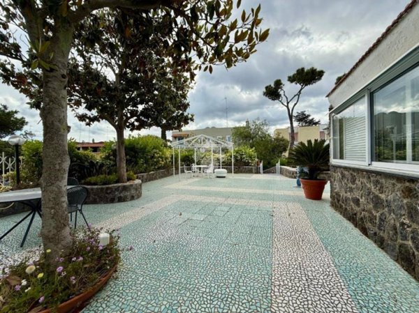 casa indipendente in vendita ad Ischia