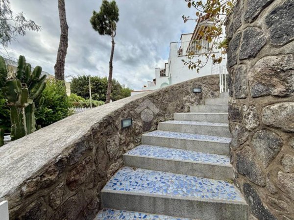 casa indipendente in vendita ad Ischia