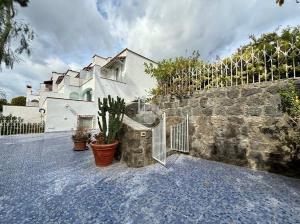 casa indipendente in vendita ad Ischia