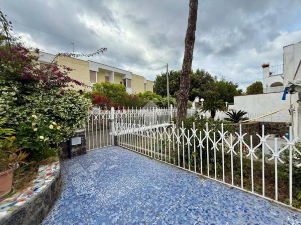casa indipendente in vendita ad Ischia