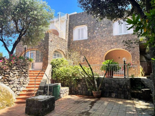casa indipendente in vendita ad Ischia