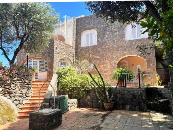casa indipendente in vendita ad Ischia