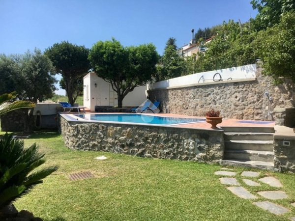 casa indipendente in vendita ad Ischia