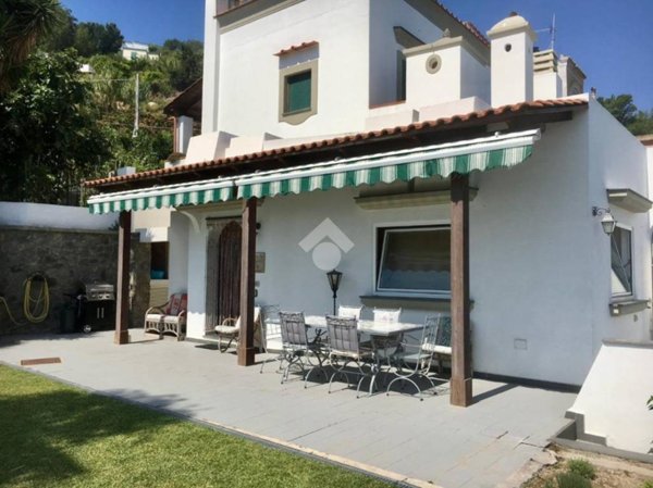casa indipendente in vendita ad Ischia