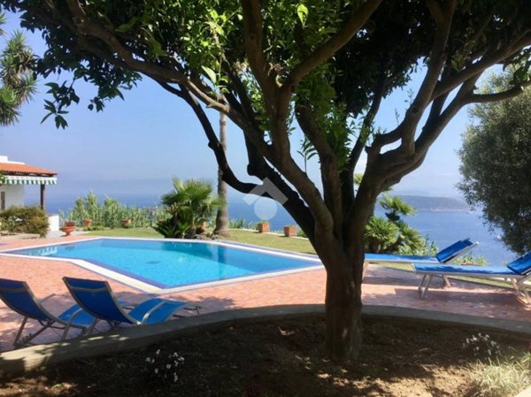 casa indipendente in vendita ad Ischia
