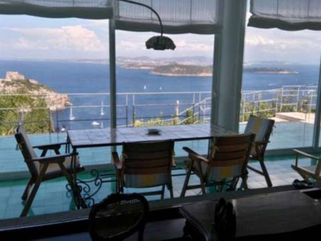 casa indipendente in vendita ad Ischia