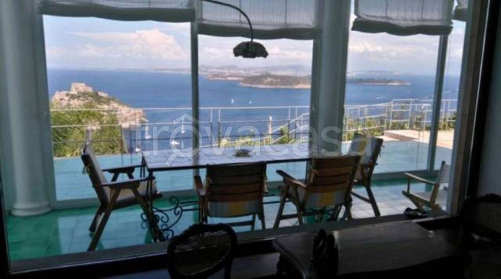 casa indipendente in vendita ad Ischia