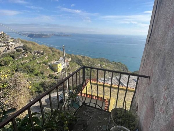 casa indipendente in vendita ad Ischia