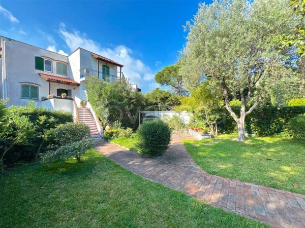 casa indipendente in vendita ad Ischia