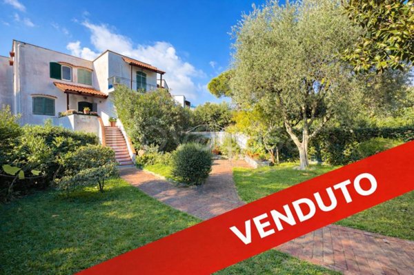 casa indipendente in vendita ad Ischia