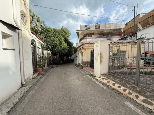 negozio in vendita ad Ischia