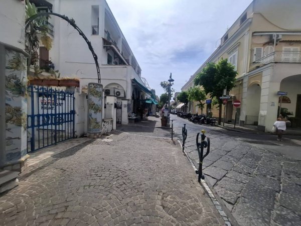 negozio in vendita ad Ischia
