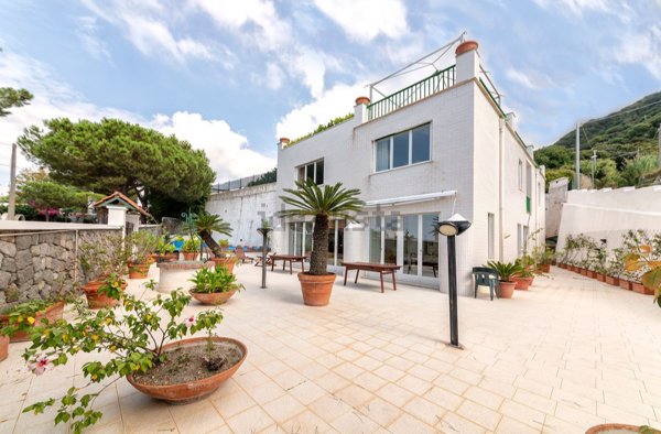 casa indipendente in vendita ad Ischia