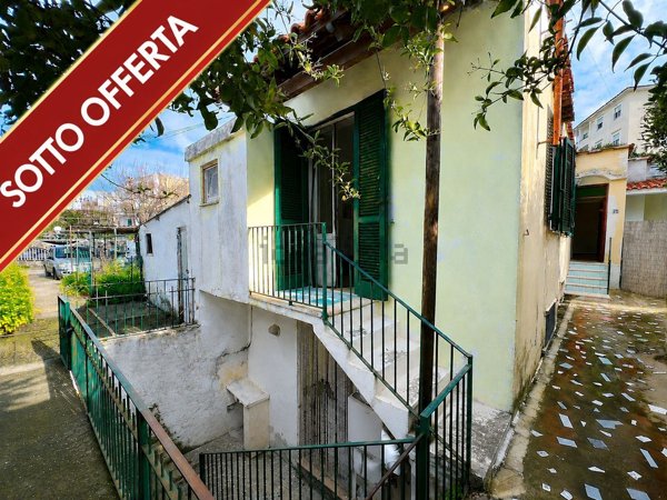 pentavano in vendita ad Ischia