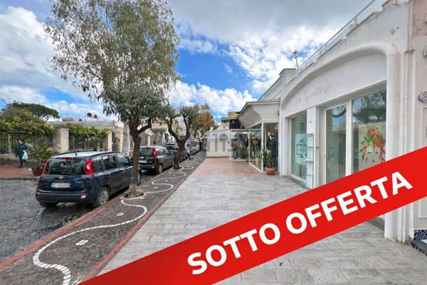 locale commerciale in vendita ad Ischia